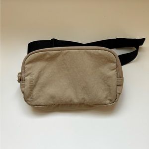 Lululemon mini belt bag trench/black color